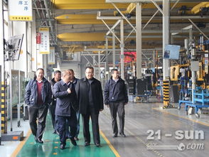 山東臨工與鑫?？萍寂e行產品交機暨戰略合作簽約儀式